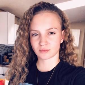 Meet your Posher, Chrystal